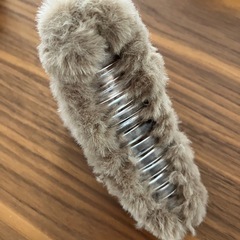 ✨未使用✨モコモコ　ヘアクリップ　ベージュの画像