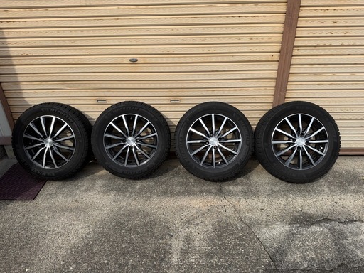 スタッドレスタイヤ　日産ノートほか他