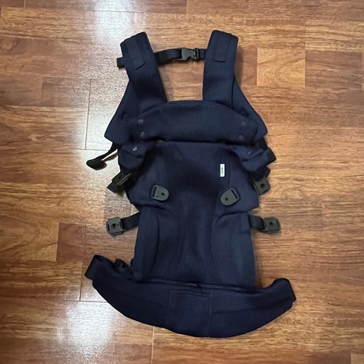 【取引完了】 Aprica 抱っこ紐 ネイビー