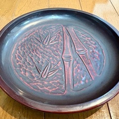 鎌倉彫お盆と湯呑み多数の画像
