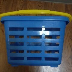 プラスチックバスケット 手さげカゴの画像