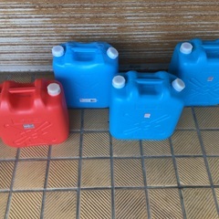 灯油用　ポリタンク　４つまとめてセットの画像