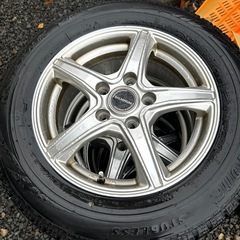195/65Ｒ15 ヴォクシー　スタッドレスタイヤアルミの画像