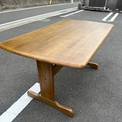 ダイニングテーブルの画像