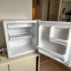 コンパクト冷蔵庫47L
 simplusの画像