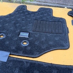 新車外し 200系ハイエース  純正フロアマット スーパーGLの画像