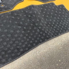 新車外し 200系ハイエース  純正フロアマット スーパーGLの画像