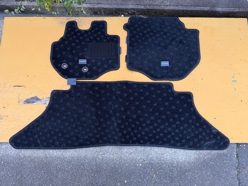 新車外し 200系ハイエース  純正フロアマット スーパーGL