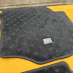 新車外し 200系ハイエース  純正フロアマット スーパーGLの画像