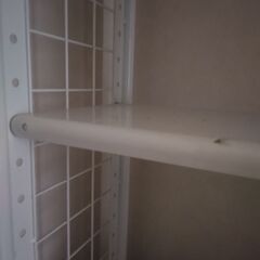 突っ張り式の棚の画像