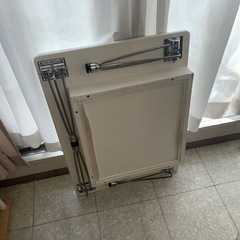 引き出し付き　ガラス張りローテーブル 白の画像