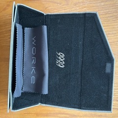 フォーナインズ　メガネケースの画像