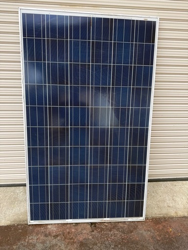 太陽光パネル　残り４枚です。