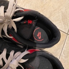 NIKE ナイキ　赤×黒　26.0 スニーカーの画像