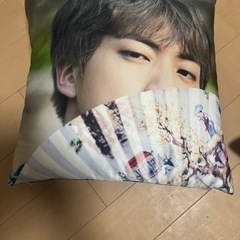 BTSクッション3個の画像