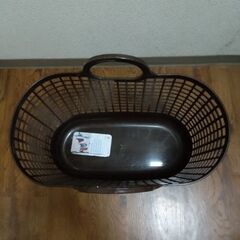 プラスチックバスケット(ブラウン) 手さげカゴの画像