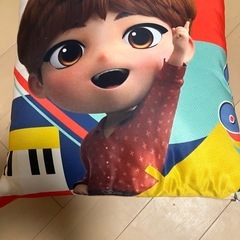 BTSクッション3個の画像