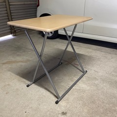 折りたたみテーブル(椅子無し)の画像