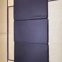 厚みのある三つ折りマットレス の画像