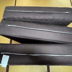 厚みのある三つ折りマットレス の画像