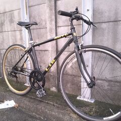 クロスバイクです。　前タイヤ新品です。の画像