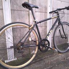 クロスバイクです。　前タイヤ新品です。の画像