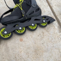 ローラーブレードです。ほぼ履いていませんのできれいです綺麗ですの画像