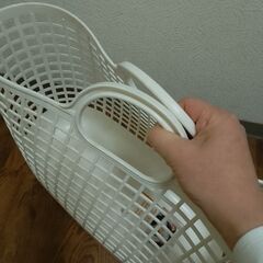 プラスチックバスケット(ホワイト) 手さげカゴの画像