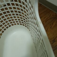 プラスチックバスケット(ホワイト) 手さげカゴの画像