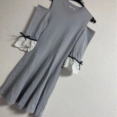 titty&Co.グレー オフショルダー カットソーワンピースの画像