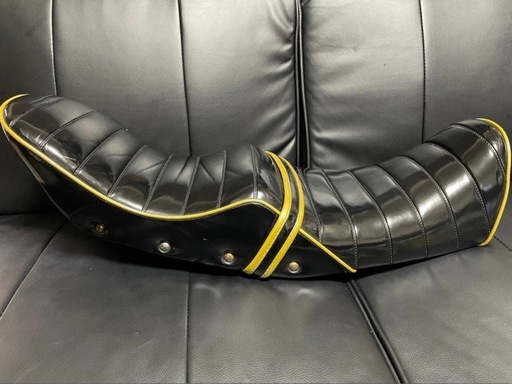 希少 チョビ三段シート HONDAロゴ入り エイプ 金×黒