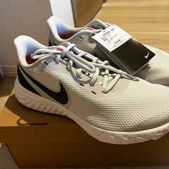 ナイキ レボリューション5 スニーカー 白の画像