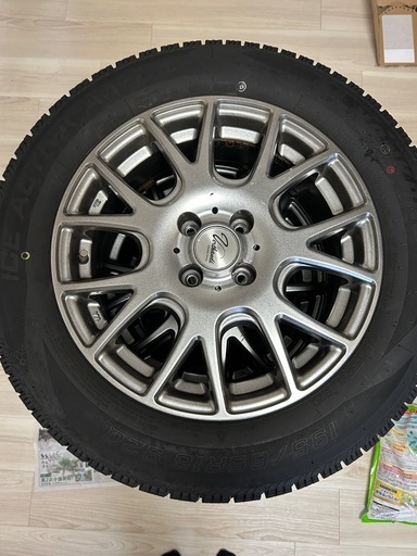 溝あり 4本　スタッドレスタイヤ　タイヤホイールセット　195/65R16 ライズ,ロッキー用