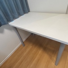 【11/20まで限定】ゲーミングチェアと机の画像