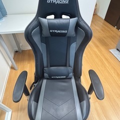 【11/20まで限定】ゲーミングチェアと机の画像