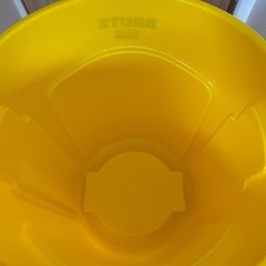 ラバーメイド(Rubbermaid) Vented BRUTE 丸型コンテナ 76L (20ガロン) の画像