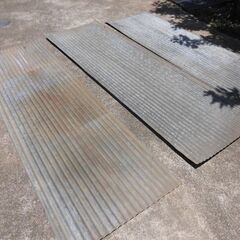 【中古】波トタン3枚〈無料〉の画像