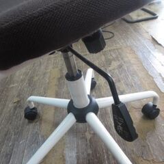 アップダウンできる椅子の画像