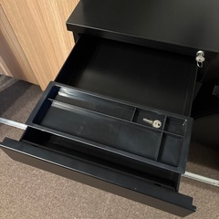 デスク下キャビネットの画像