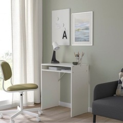 テーブルとイスのセットの画像