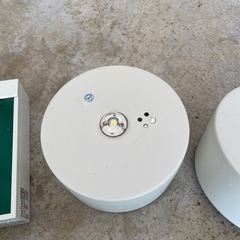 非常口の誘導ライト、非常灯、警報器セットで格安でだします出しますの画像