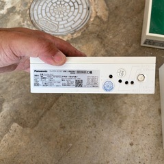 非常口の誘導ライト、非常灯、警報器セットで格安でだします出しますの画像