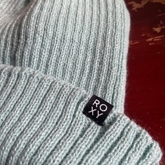 新品ロキシー　ニット帽の画像