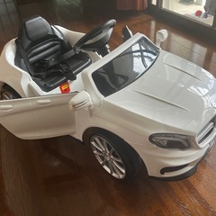 メルセデス・ベンツ AMG CLA45 電動カーの画像