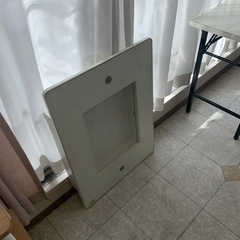 引き出し付き　ガラス張りローテーブル 白の画像