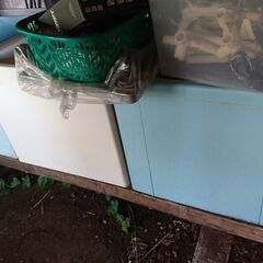 畑に浴槽の画像