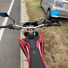 動画載せました　
ハスクバーナsm400 r  未登録車の画像