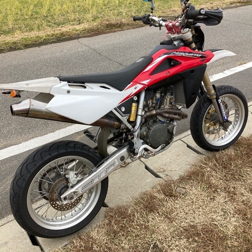 動画載せました　
ハスクバーナsm400 r  未登録車