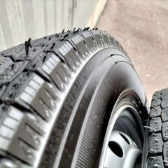 ■ スタッドレスタイヤ＆ホイール4本セット ■ ヨコハマIG91 ■ 145/80R12 ■ 使用100km未満 ■ 洗浄ワックスしてお渡しの画像