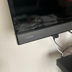 TOSHIBA 2019年製40インチ　テレビ台付きの画像